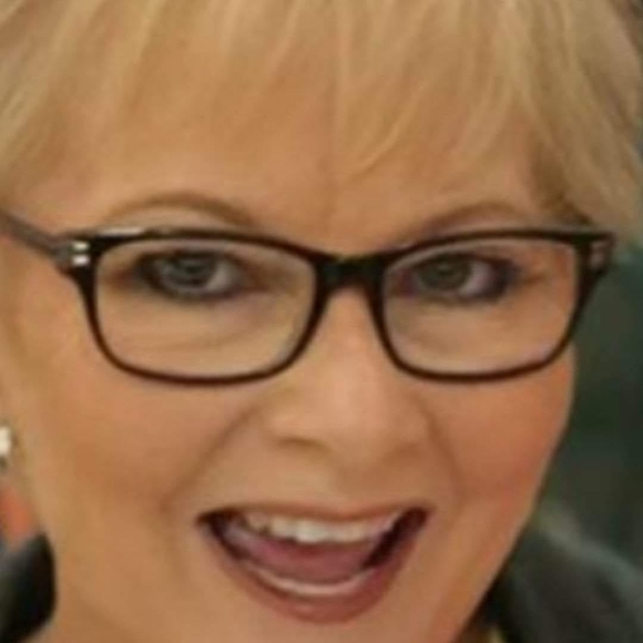 Meet your Posher, Valisa - Picture 1 of 1